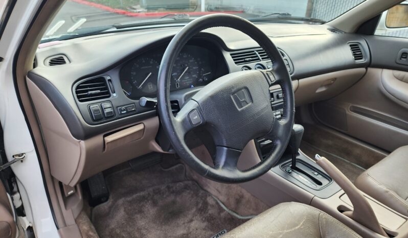 
								1995 Honda Accord full									